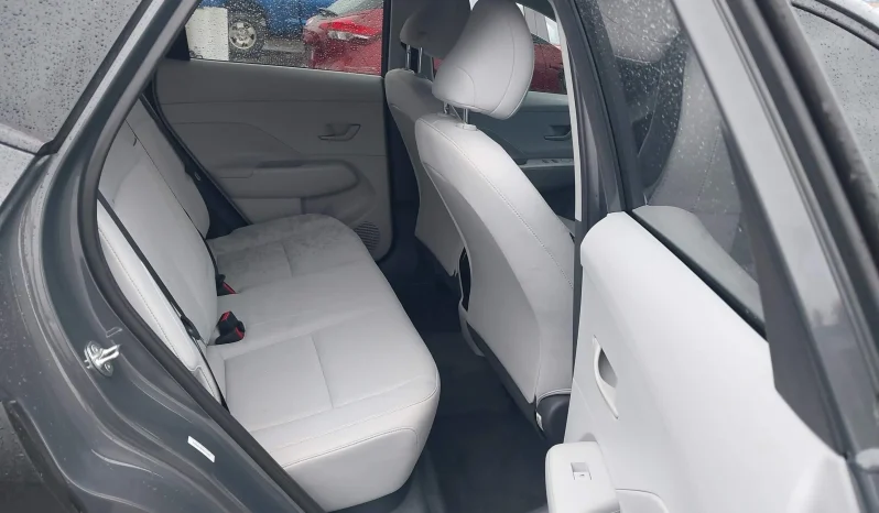 
								Hyundai Kona full									