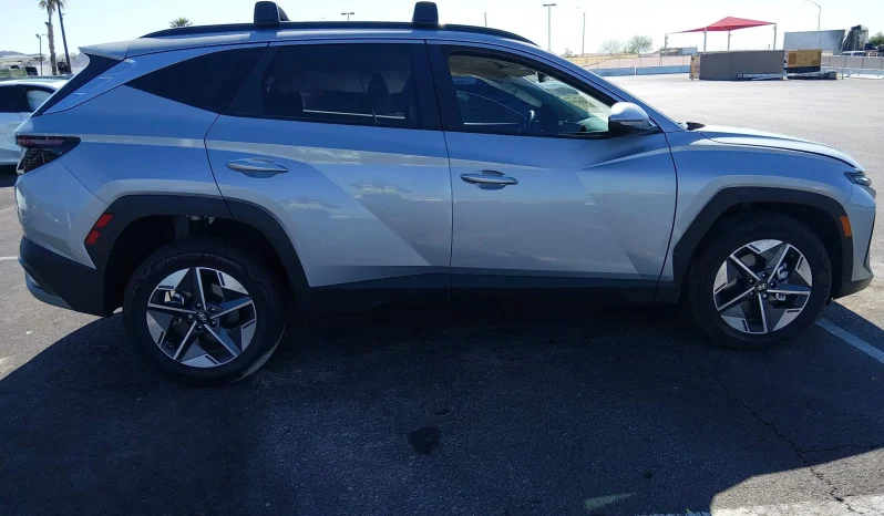 
								Hyundai Tucson full									