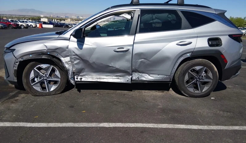 
								Hyundai Tucson full									
