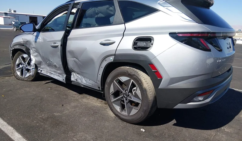
								Hyundai Tucson full									