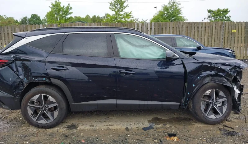
								Hyundai Tucson full									