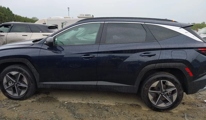 
								Hyundai Tucson full									