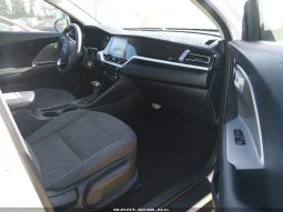 
										KIA Niro full									