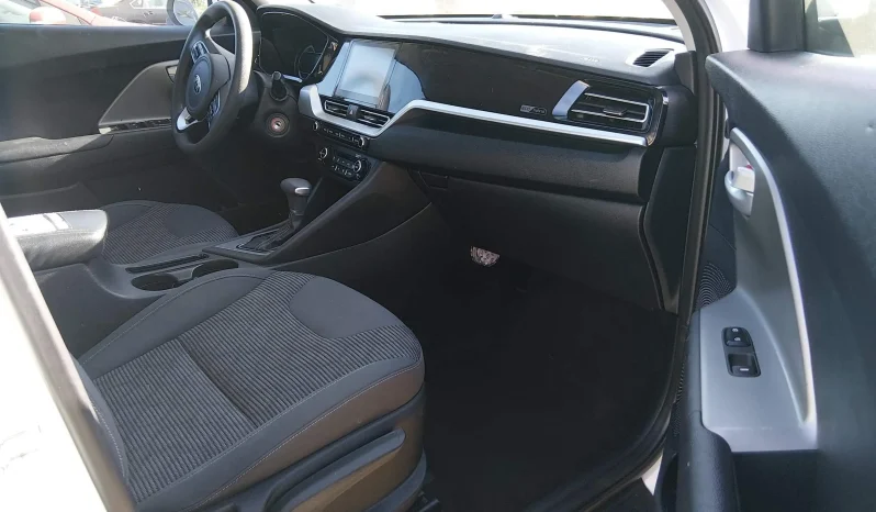
								KIA Niro full									