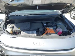 
										KIA Niro full									