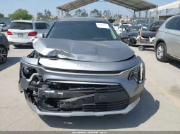 
										KIA Niro full									