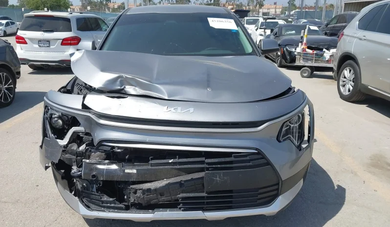 
								KIA Niro full									