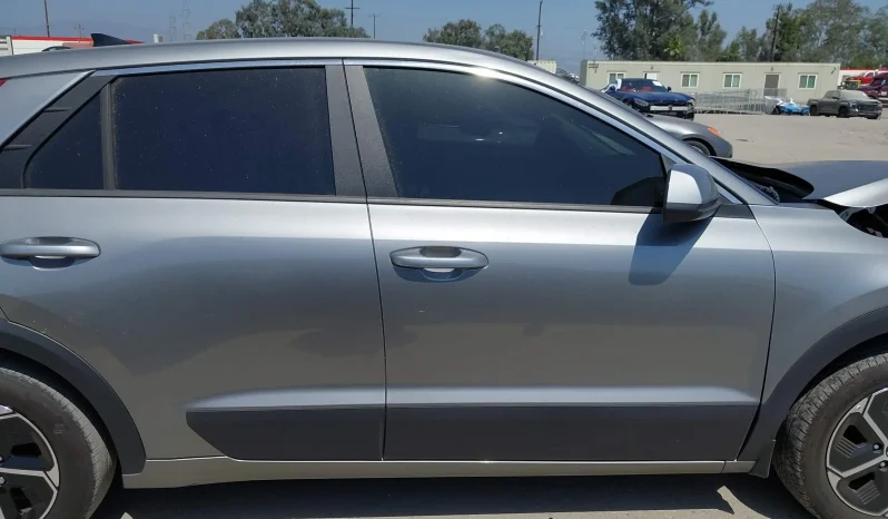 
								KIA Niro full									