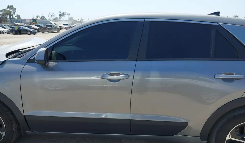 
								KIA Niro full									