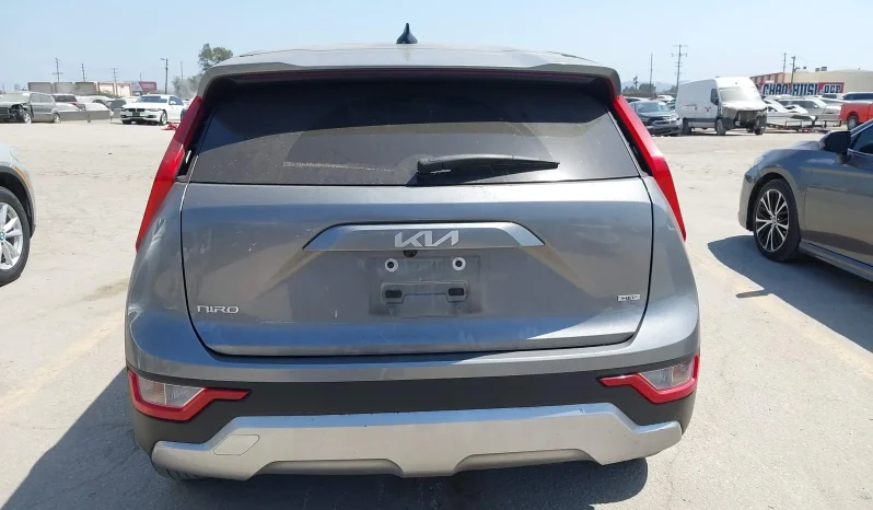 
								KIA Niro full									