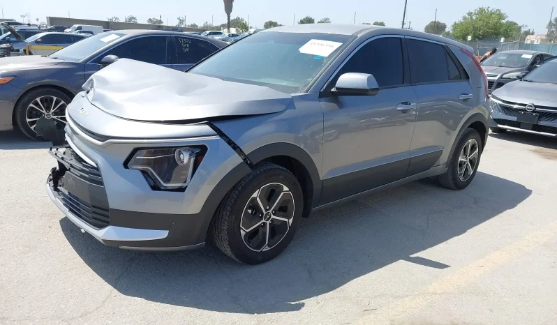 
								KIA Niro full									