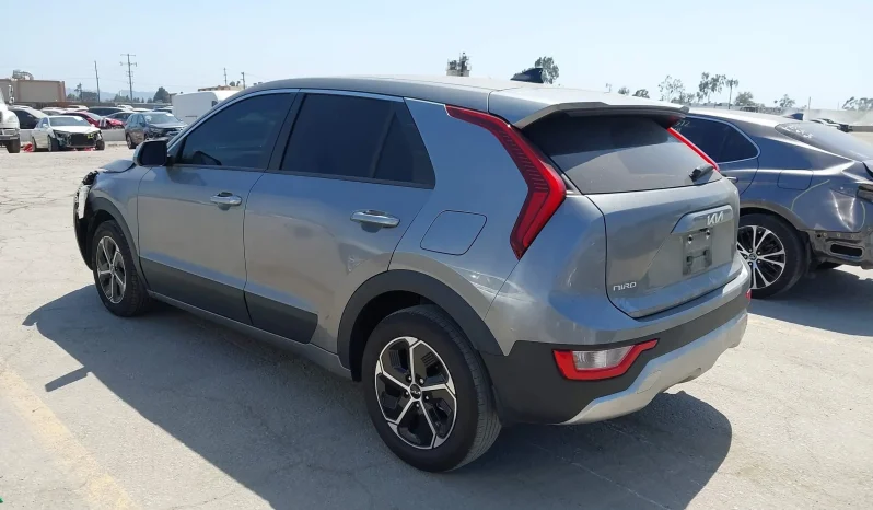 
								KIA Niro full									