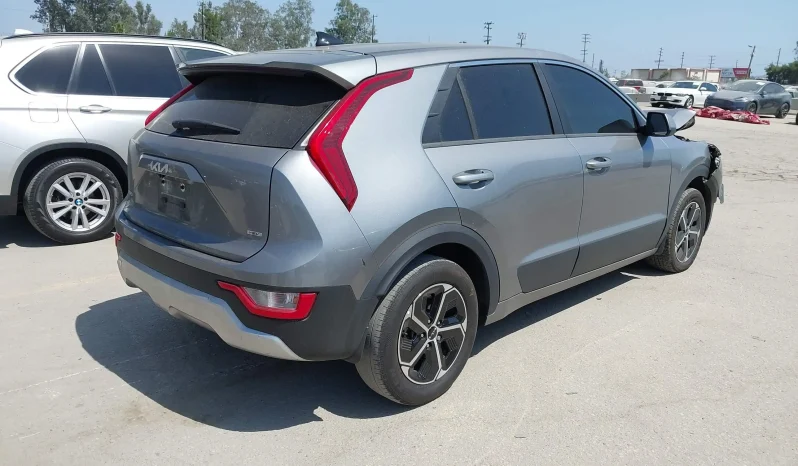 
								KIA Niro full									