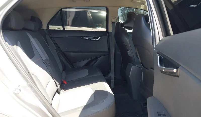 
								KIA Niro full									