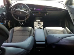 
										KIA Niro full									
