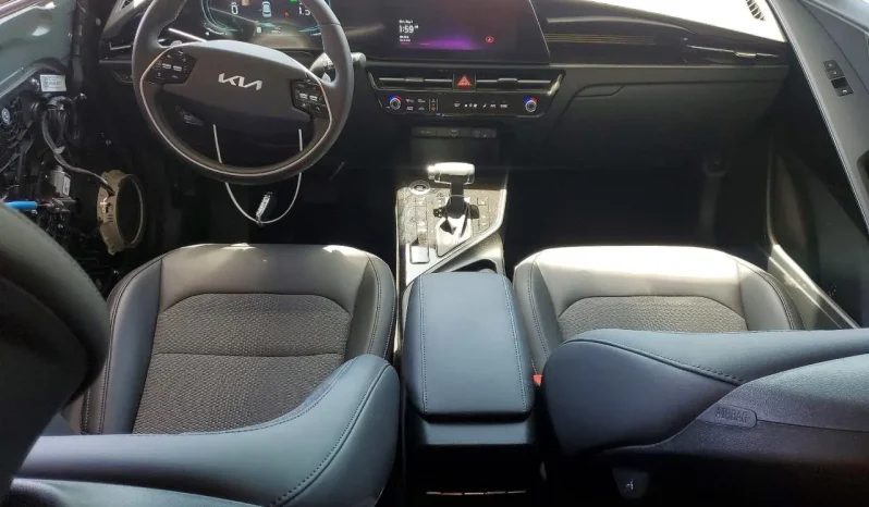 
								KIA Niro full									