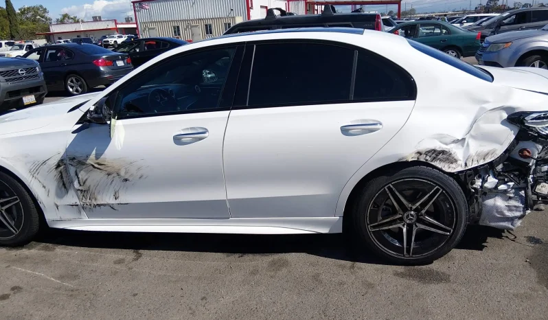 
								Mercedes-Benz C 300 full									