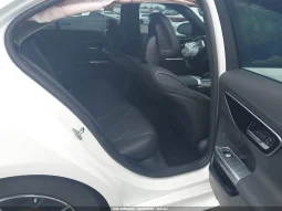 
										Mercedes-Benz C 300 full									