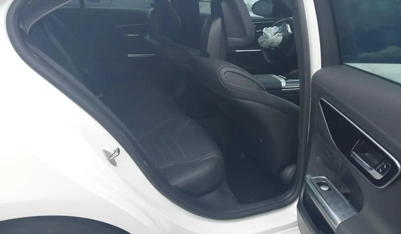 
								Mercedes-Benz C 300 full									
