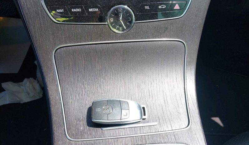 
								Mercedes-Benz C 300 full									