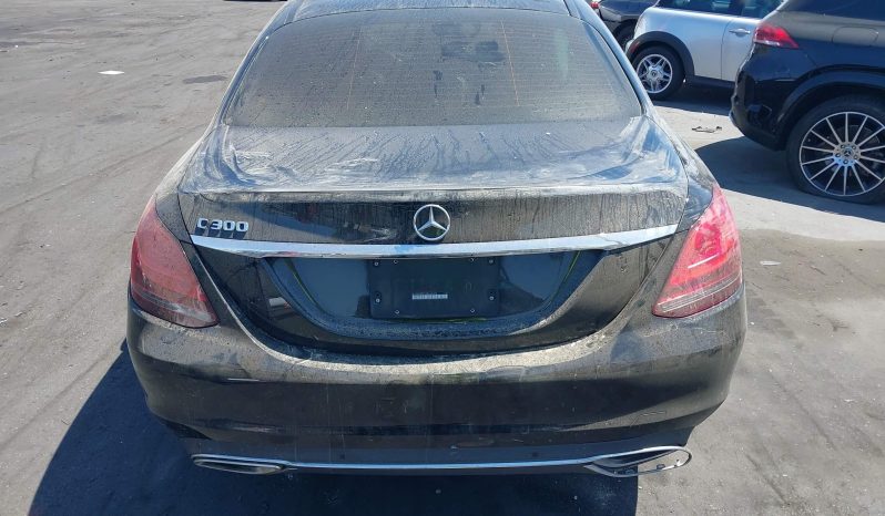 
								Mercedes-Benz C 300 full									