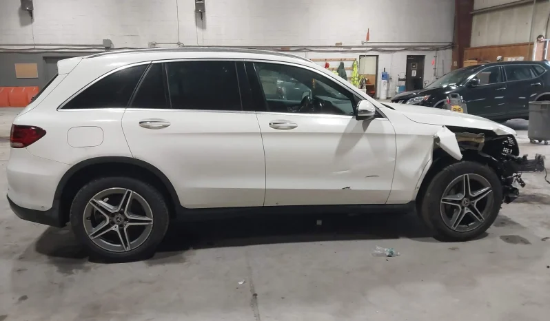 
								Mercedes-Benz GLC 300 full									
