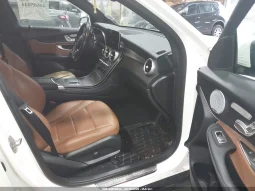 
										Mercedes-Benz GLC 300 full									
