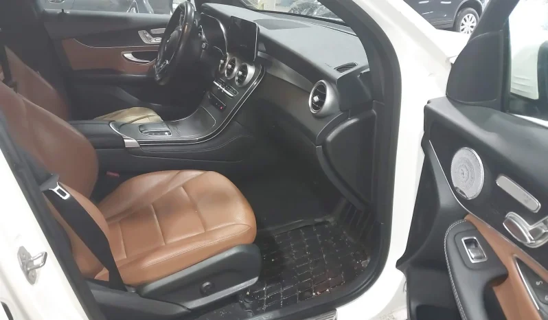 
								Mercedes-Benz GLC 300 full									
