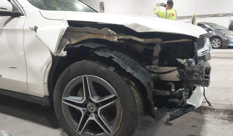 
								Mercedes-Benz GLC 300 full									