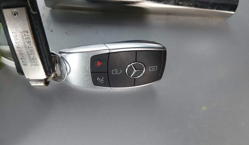 
								Mercedes-Benz GLC 300 full									