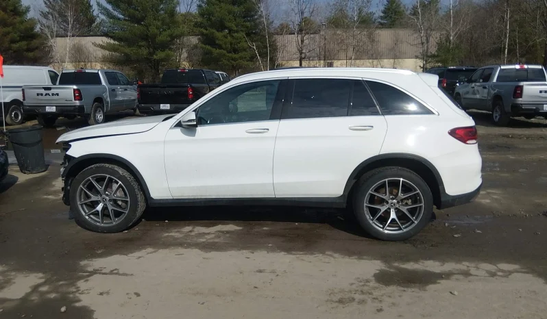 
								Mercedes-Benz GLC 300 full									