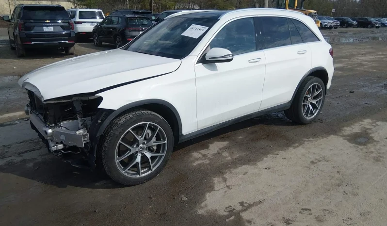 
								Mercedes-Benz GLC 300 full									