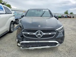 
										Mercedes-Benz GLC 300 full									