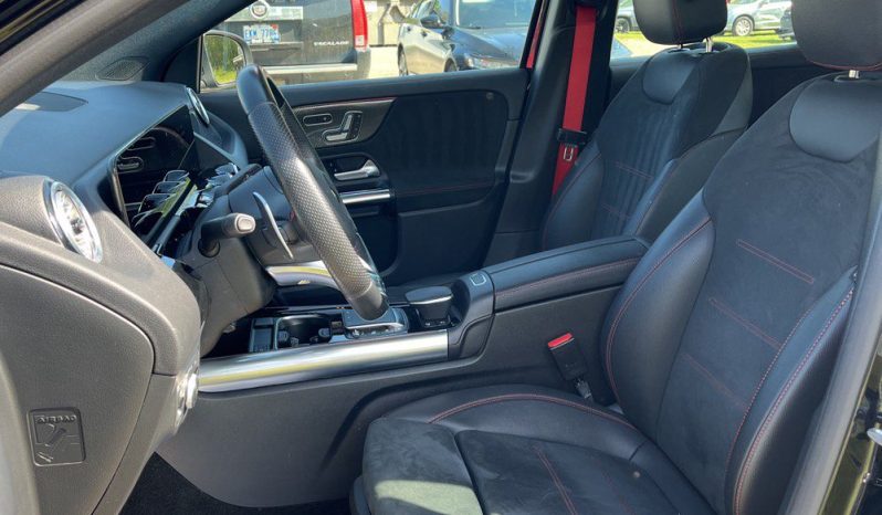 
								Mercedes-Benz GLA-Class full									