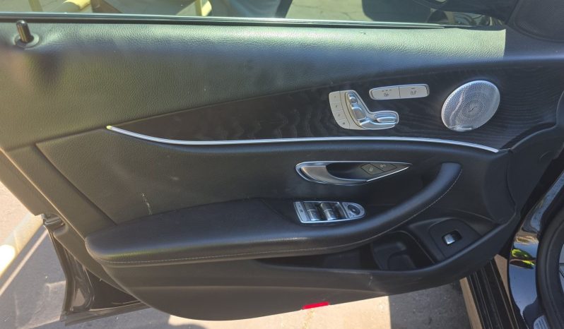 
								Mercedes-Benz E-Class full									