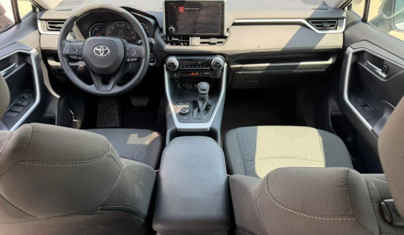 
								2023 Toyota RAV4, Xle full									