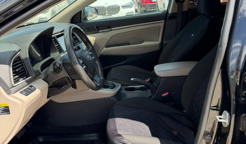 
								2017 Hyundai Elantra, SE full									