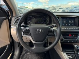 
										2017 Hyundai Elantra, SE full									