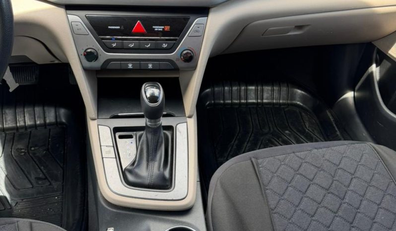 
								2017 Hyundai Elantra, SE full									