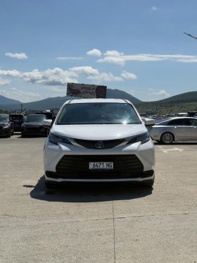 2021 Toyota Sienna, LE