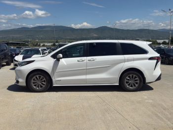 2021 Toyota Sienna, LE