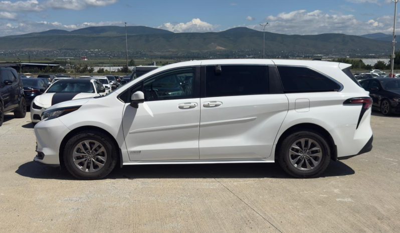 
								2021 Toyota Sienna, LE full									