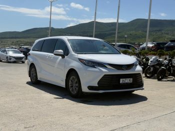 2021 Toyota Sienna, LE