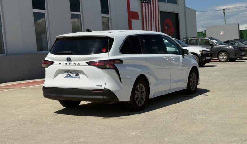 
								2021 Toyota Sienna, LE full									