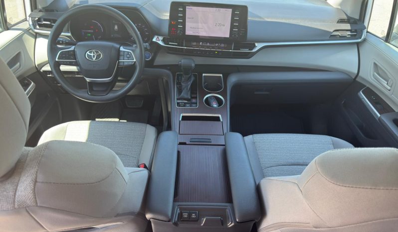 
								2021 Toyota Sienna, LE full									