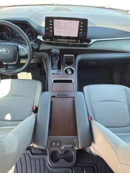 
										2021 Toyota Sienna, LE full									