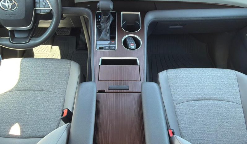 
								2021 Toyota Sienna, LE full									