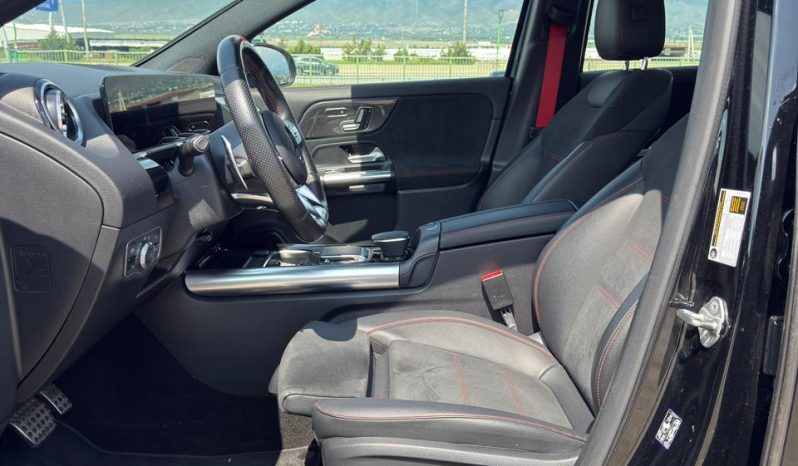 
								Mercedes-Benz GLA-Class full									