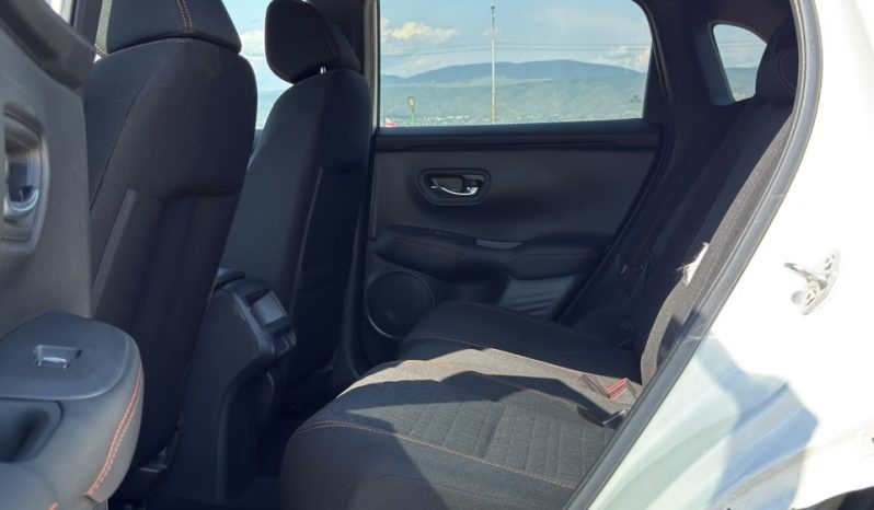 
								Honda HR-V full									