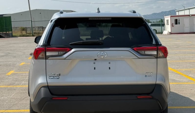 
								Toyota RAV4 full									